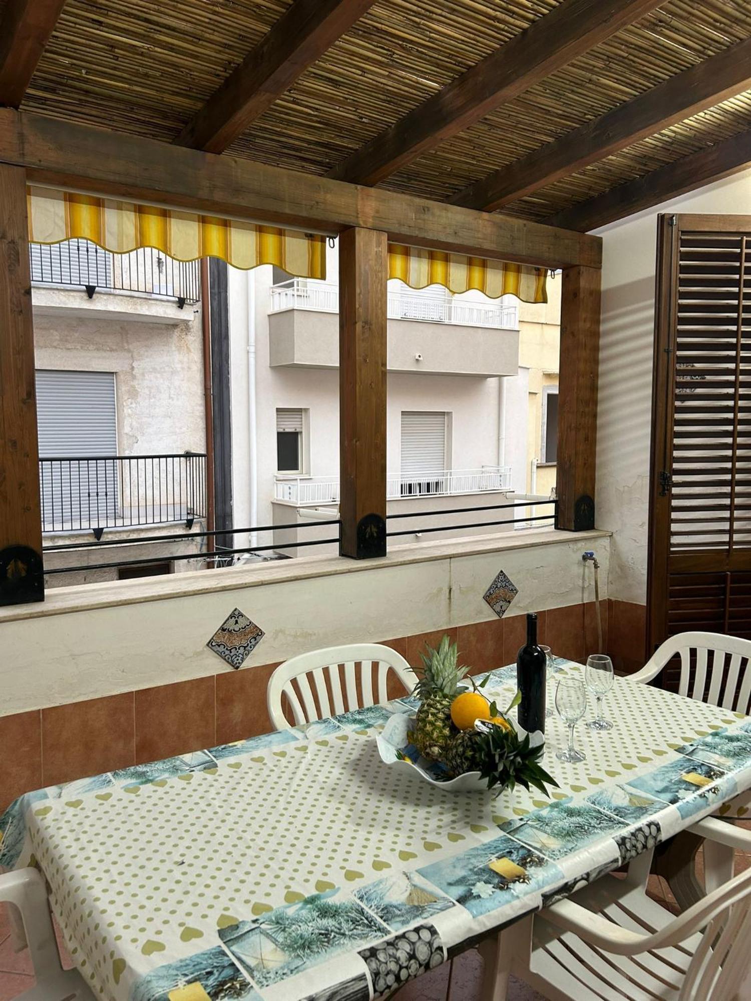 Casa Vita In Centro Balestrate Bagian luar foto